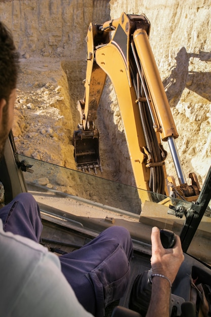 Acasă 40 Cum să maximizezi productivitatea pe șantier cu un buldoexcavator JCB